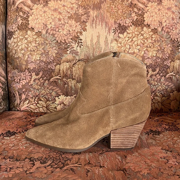Lucky Brand Size 9 Ellamy Tan Suede Booties with Pointed Toe - Picture 4 of 9